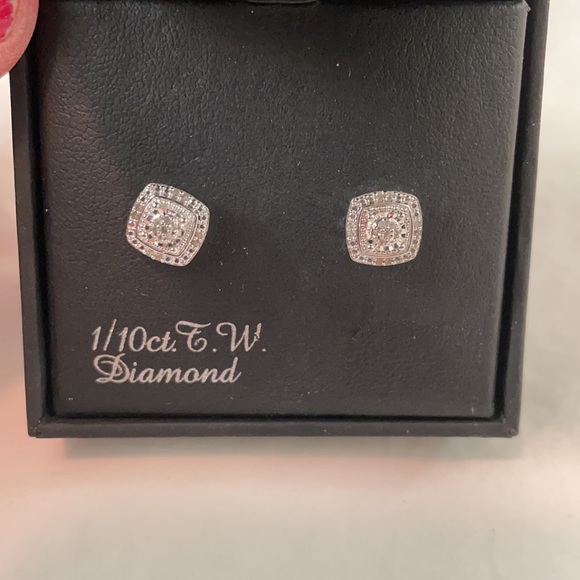 NWT sterling silver 1/10ct diamond earrings - Picture 3 of 4